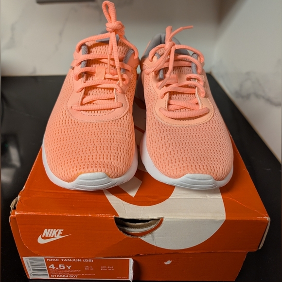 Nike Tanjun (GS)  Girl's Youth Sneakers Size 4.5Y NIB MSRP $60 - Picture 2 of 8